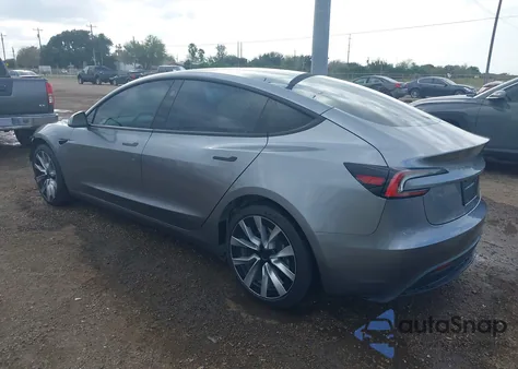 2025 Tesla Model 3 Long Range Rear-Wheel Drive/Standard Rear-Wheel Drive z USA, uszkodzony, nr VIN 5YJ3E1EAXSF888461